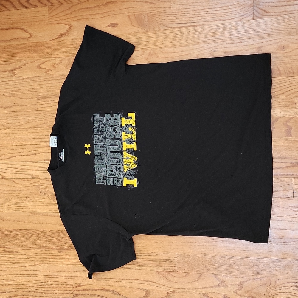 **MAKE AN OFFER** Under Armour T-shirt